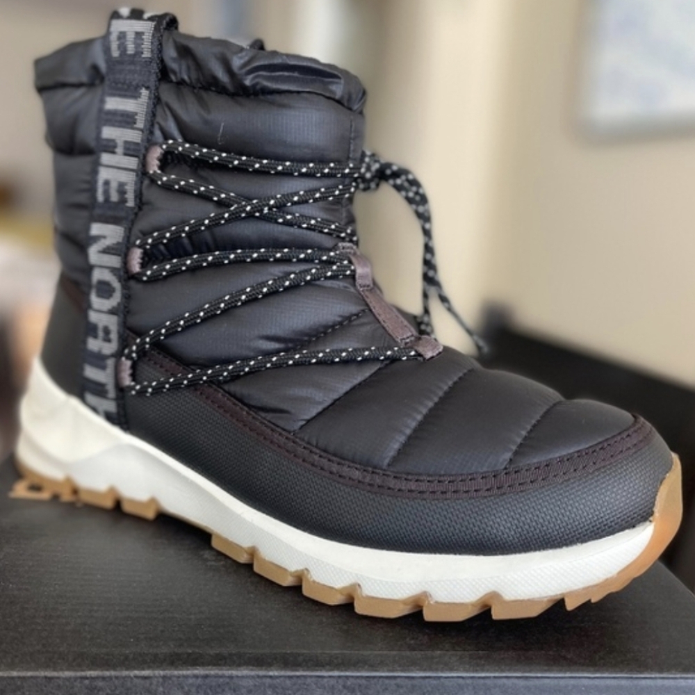 North Face 🖤Black Puffy Winter Ankle Boot with Contrast Gum Sole